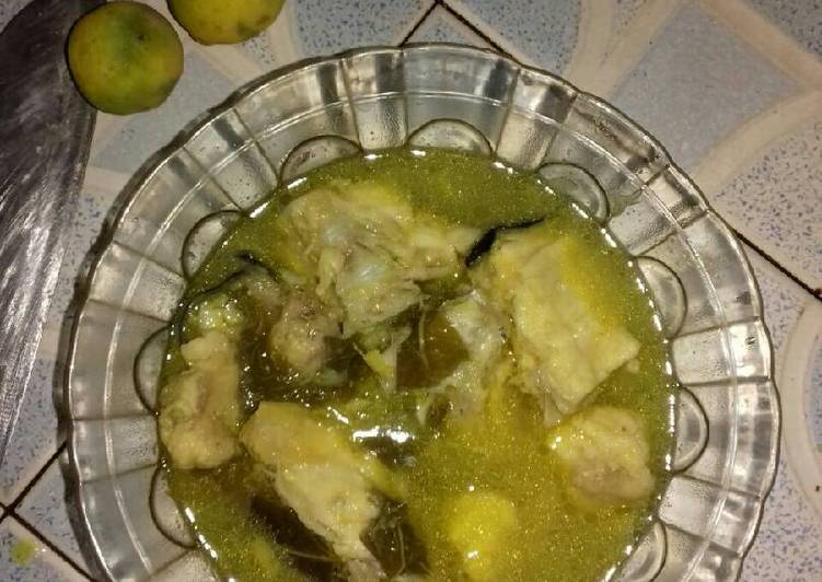 Cara buat Ikan patin bumbu kuning (Nasu daun Ecceng bugis) yang enak dan Mudah Dibuat