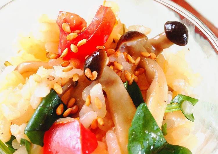 Steps to Make Super Quick Homemade Rice Salad with Tomatoes, Shimeji Mushrooms, and Watercress