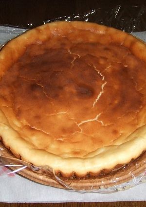 A picture of Easy, Rich Baked Cheesecake.