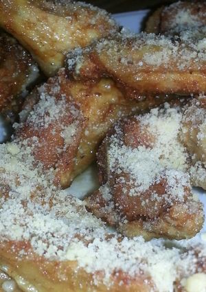 A picture of Garlicky Parm wings♡♥♡♡.