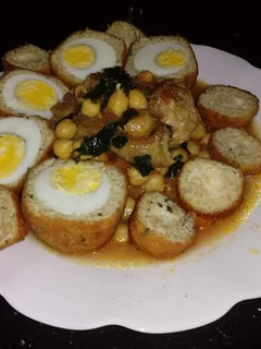 صورة لوصفة طاجين كريات بالبيض والدجاج