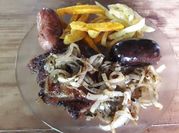 Una foto de morcilla y papa
