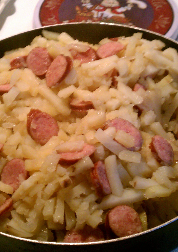 A picture of Smothered Potatoes in onions with Polish Kielbasa.