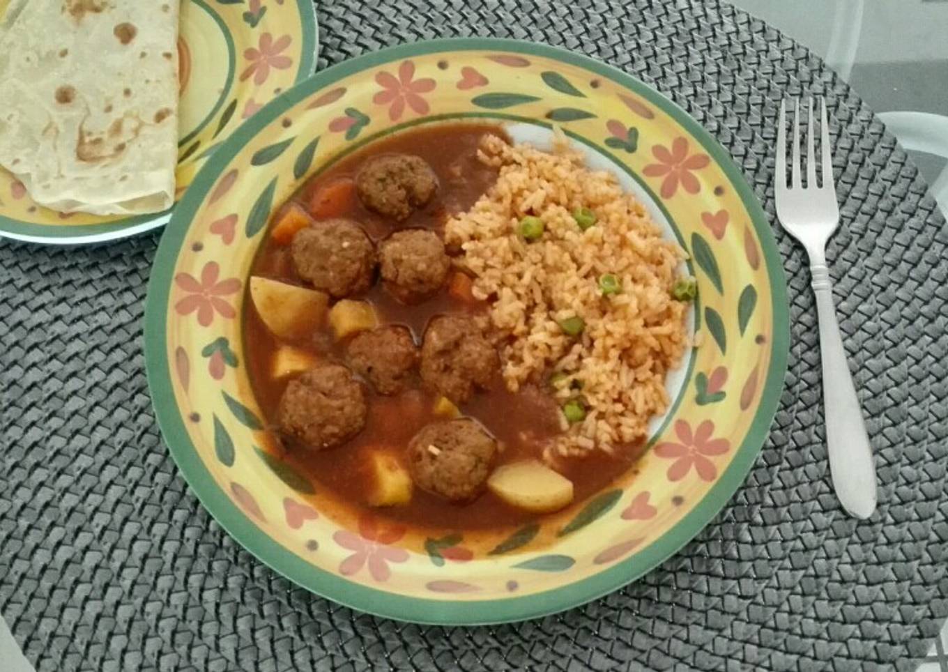 Albóndigas en caldillo con chile morita