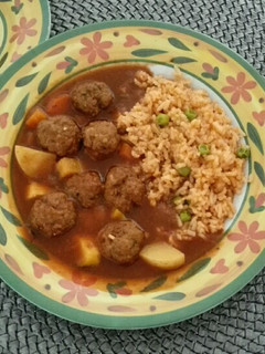 Una foto de Albóndigas en caldillo con chile morita