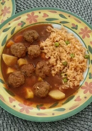 Una foto de Albóndigas en caldillo con chile morita