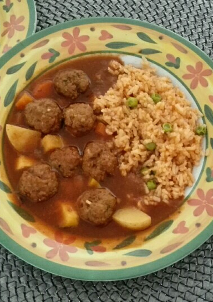 Una foto de Albóndigas en caldillo con chile morita