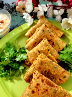 अचारी धनिया पराठा (Achari Dhaniya Parantha Recipe In Hindi) रेसिपी मुख्य फोटो