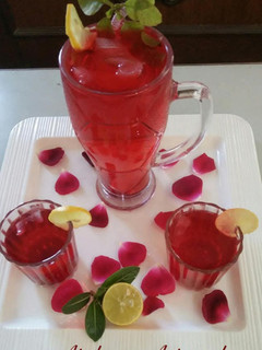 A picture of RoohAfza Lemon Cooler.