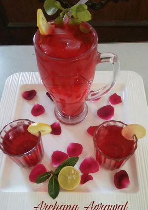 A picture of RoohAfza Lemon Cooler.
