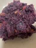 Coliflor morada con manzana y nueces