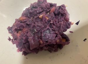 Foto principal de Coliflor morada con manzana y nueces