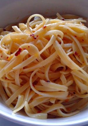 A picture of Chilli & Garlic Linguine (vegan).
