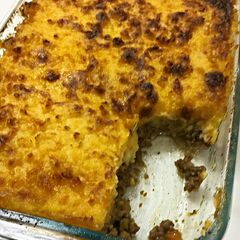 A picture of Cottage Pie with cheesy carrot potato mash.
