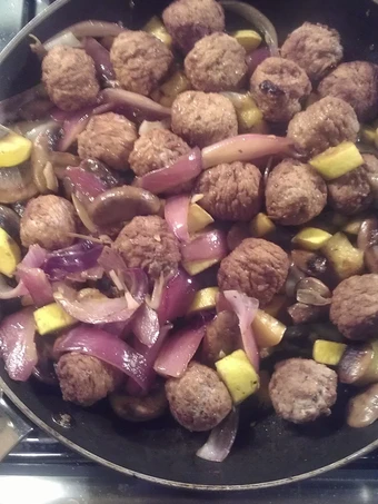 Easy Steps to Prepare Debz Meatball, Gravy &amp; Rice which So Delicious