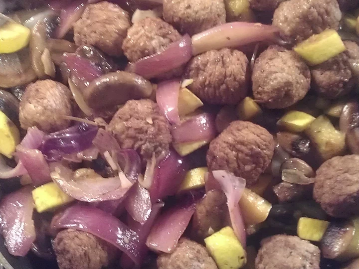 Easy Steps to Prepare Debz Meatball, Gravy &amp;amp; Rice which So Delicious