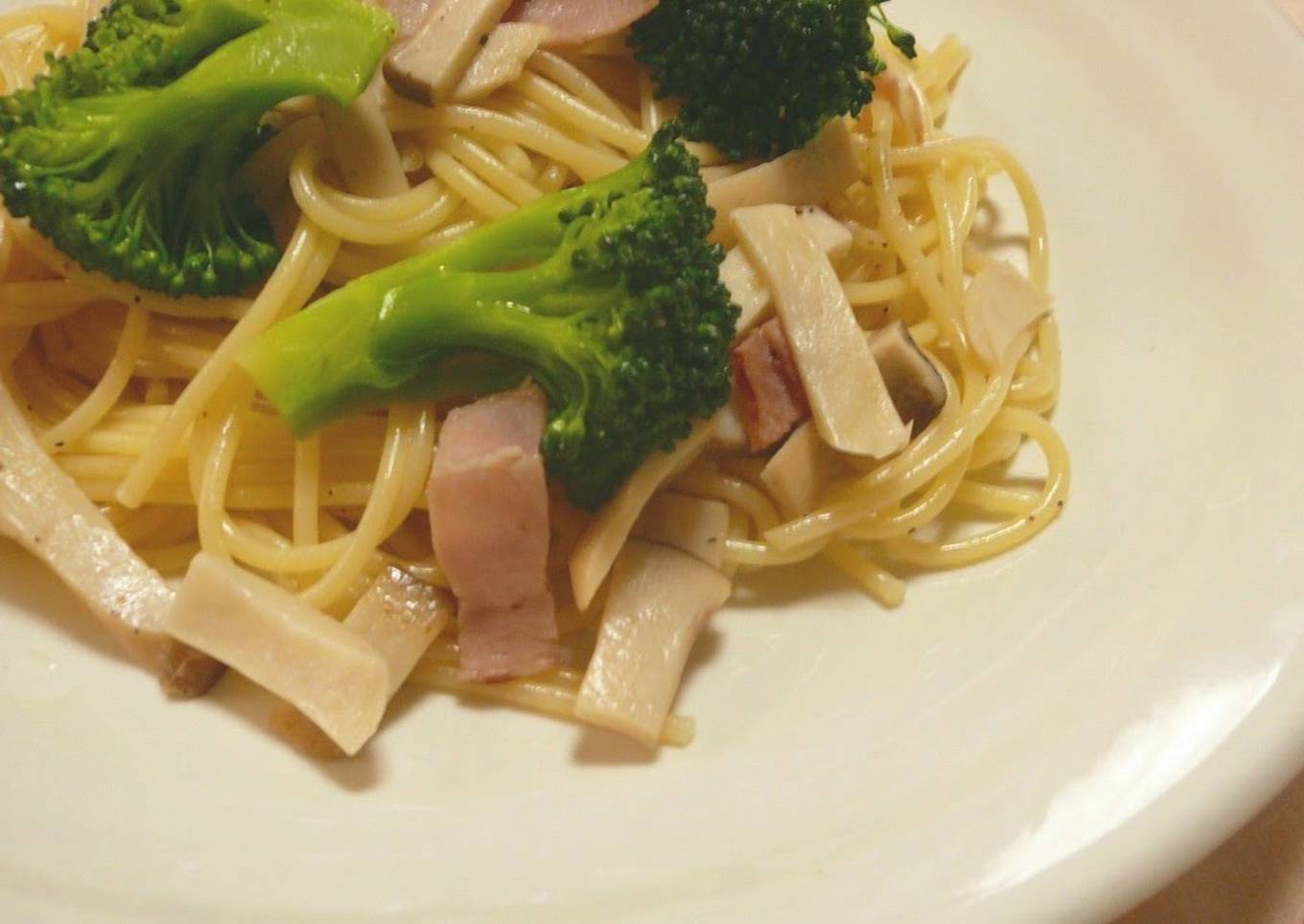 Lightly-Flavored Pasta with Broccoli and Bacon