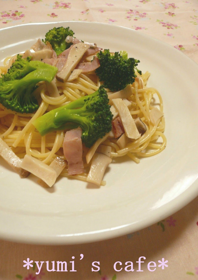 A picture of Lightly-Flavored Pasta with Broccoli and Bacon.