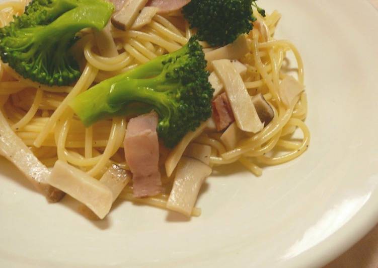 Recipe of Homemade Lightly-Flavored Pasta with Broccoli and Bacon