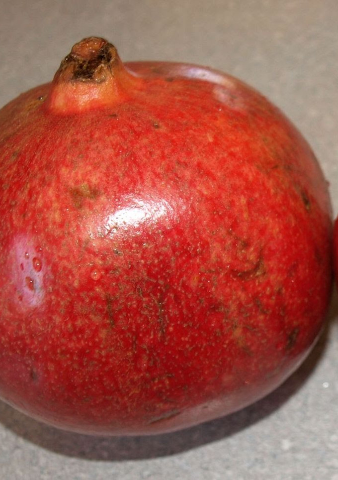 A picture of How to Easily Peel a Pomegranate.
