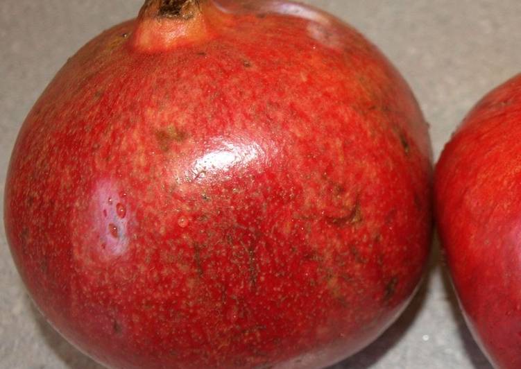 How to Easily Peel a Pomegranate