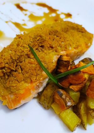 Una foto de Salmón con costra de parmesano y salsa de soja agridulce