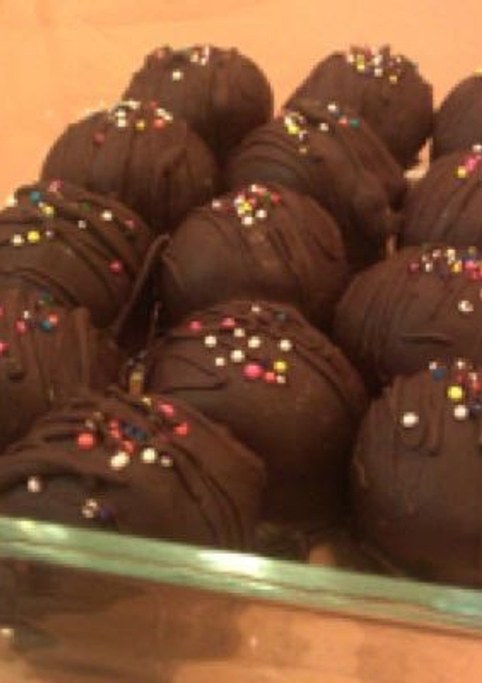 A picture of Oreo Truffles.