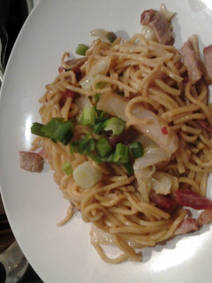 A picture of Chow Mein (egg noodles).