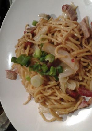 A picture of Chow Mein (egg noodles).