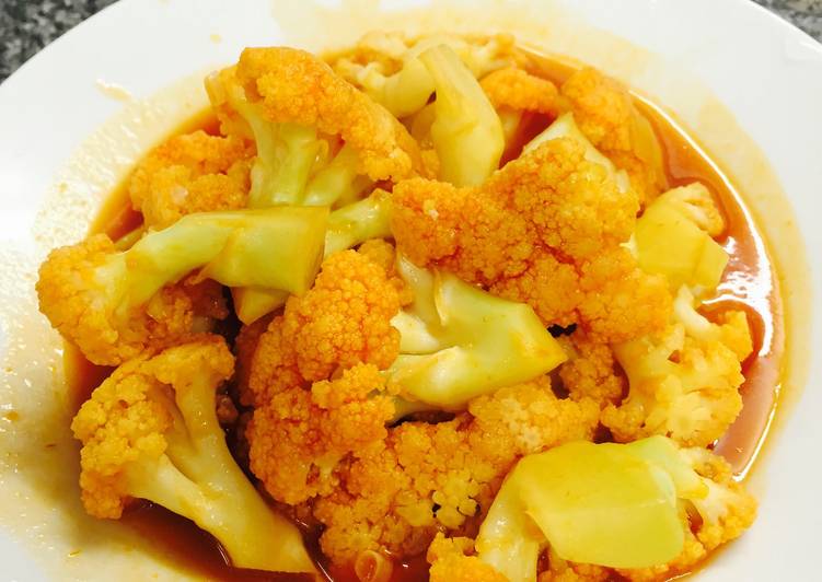 Recipe: Tasty stir-fry cauliflower with ketchup and soy sause - Chinese dish