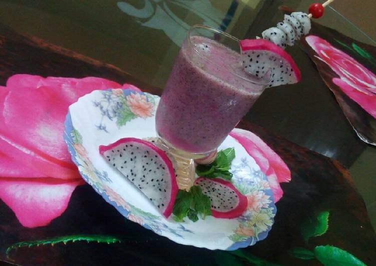 Step-by-Step Guide to Make Favorite Dragon fruit smoothie
