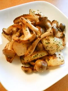 A picture of Potato and Shimeji Mushroom Sauté with Mayonnaise.