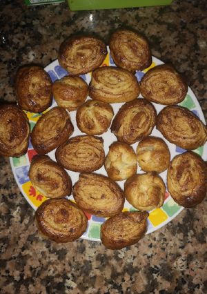 Una foto de Rollitos y bolitas de canela y anís (hojaldre)