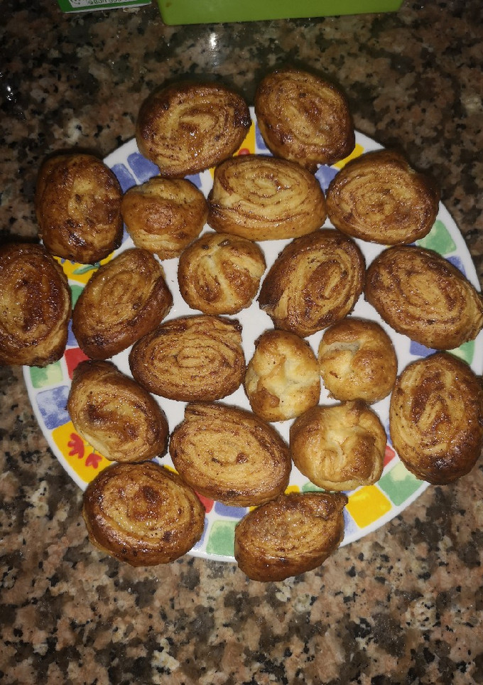 Una foto de Rollitos y bolitas de canela y anís (hojaldre)