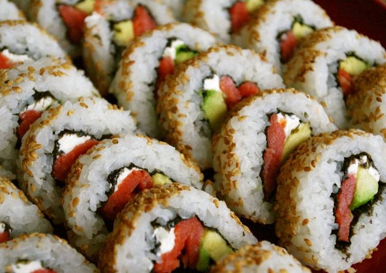 Steps to Prepare Perfect California Rolls (with Tips on Cutting the Rolls)