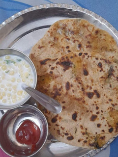 आलू प्याज़ का पराठा (aloo pyaz ka paratha recipe in Hindi) रेसिपी मुख्य फोटो
