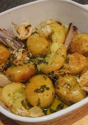 A picture of Roasted Herby Potatoes.