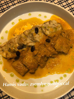 Hamis Vadas zsemlyegombóccal recept fotója