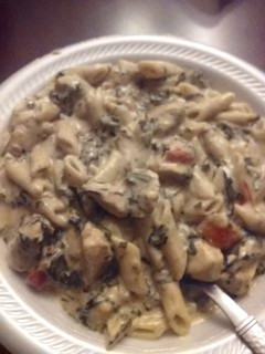 A picture of Spinach chicken alfredo.