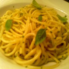 Sunshine 's spaghetti olio e aglio A picture of Sunshine 's spaghetti olio e aglio.