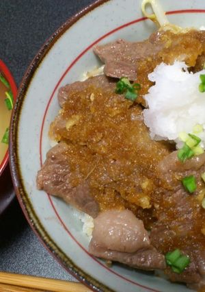 A picture of Refreshing Beef Steak Rice Bowl.