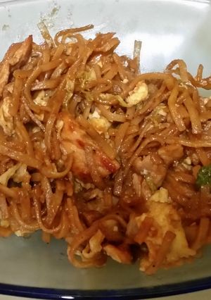 A picture of Thai Fried Noodles (Pad Siewe).