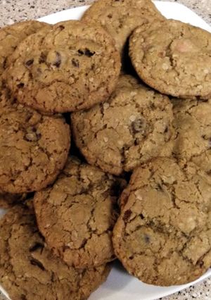 A picture of Cowboy Cookies.