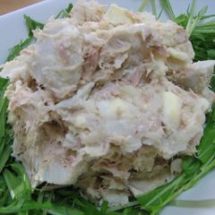 A picture of Hearty Deli Style Taro Root and Tuna Salad.