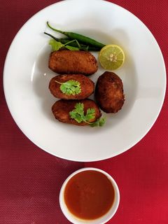 वेजिटेबल स्टफ्ड कटलेट (Vegetable stuffed cutlet recipe in Hindi) रेसिपी मुख्य फोटो