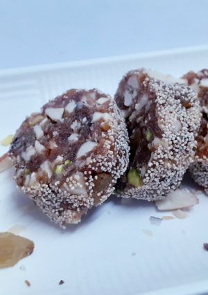 A picture of Dryfruits Rolls.
