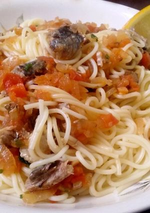 Una foto de Spaguettis con sardinas