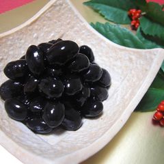 Simmered Black Soybeans for Osechi A picture of Simmered Black Soybeans for Osechi.