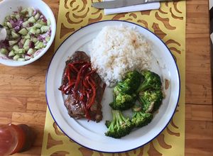 Una foto de ALMUERZO SALUDABLE BRÓCOLI AL VAPOR