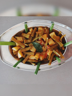 ગુવાર બટાકા નુ શાક (Guvar Bataka Shak Recipe In Gujarati) રેસીપી મુખ્ય ફોટો